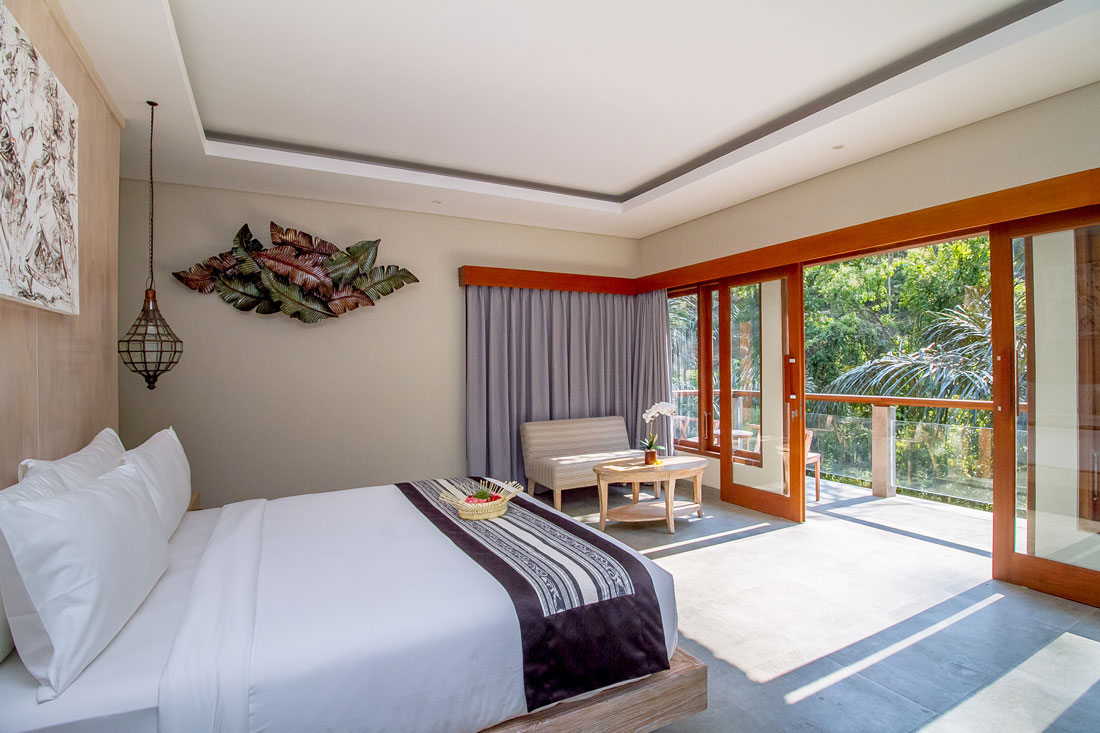 Offering more spacious area, One Bedroom Suite at the average of 67 sqm, One Bedroom Suite offer an airy room and bathtub in addition to rain shower.