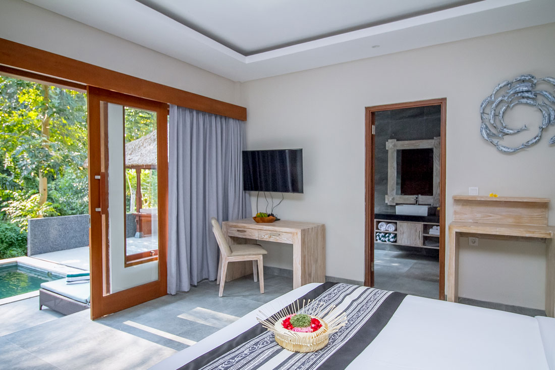 Offering more spacious area, One Bedroom Suite with Pool at the average of 68 sqm, One Bedroom Suite with Pool offer an airy room and bathtub in addition to rain shower.